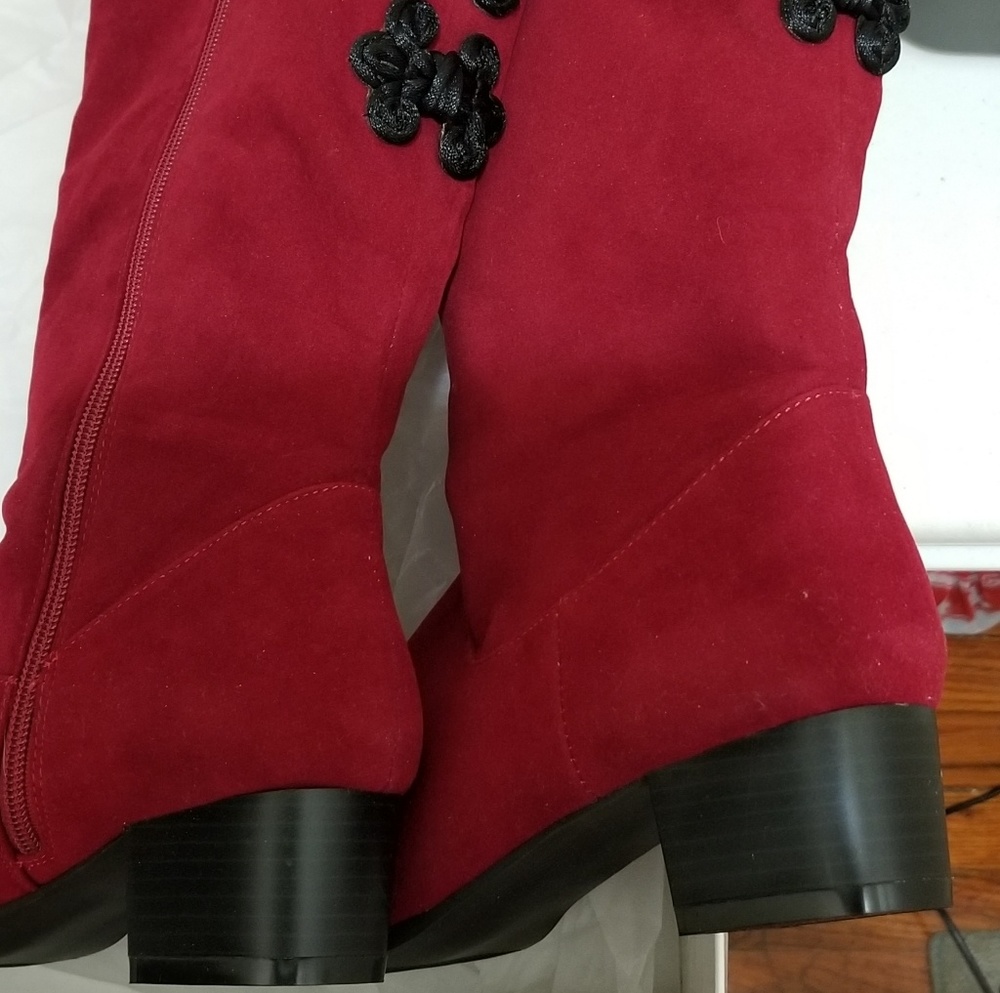 Boots - Picture 3 of 5